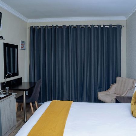 Q'S Boutique Stay Standerton Экстерьер фото