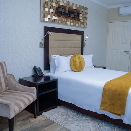 Q'S Boutique Stay Standerton Экстерьер фото