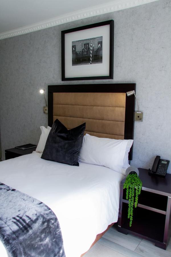 Q'S Boutique Stay Standerton Экстерьер фото