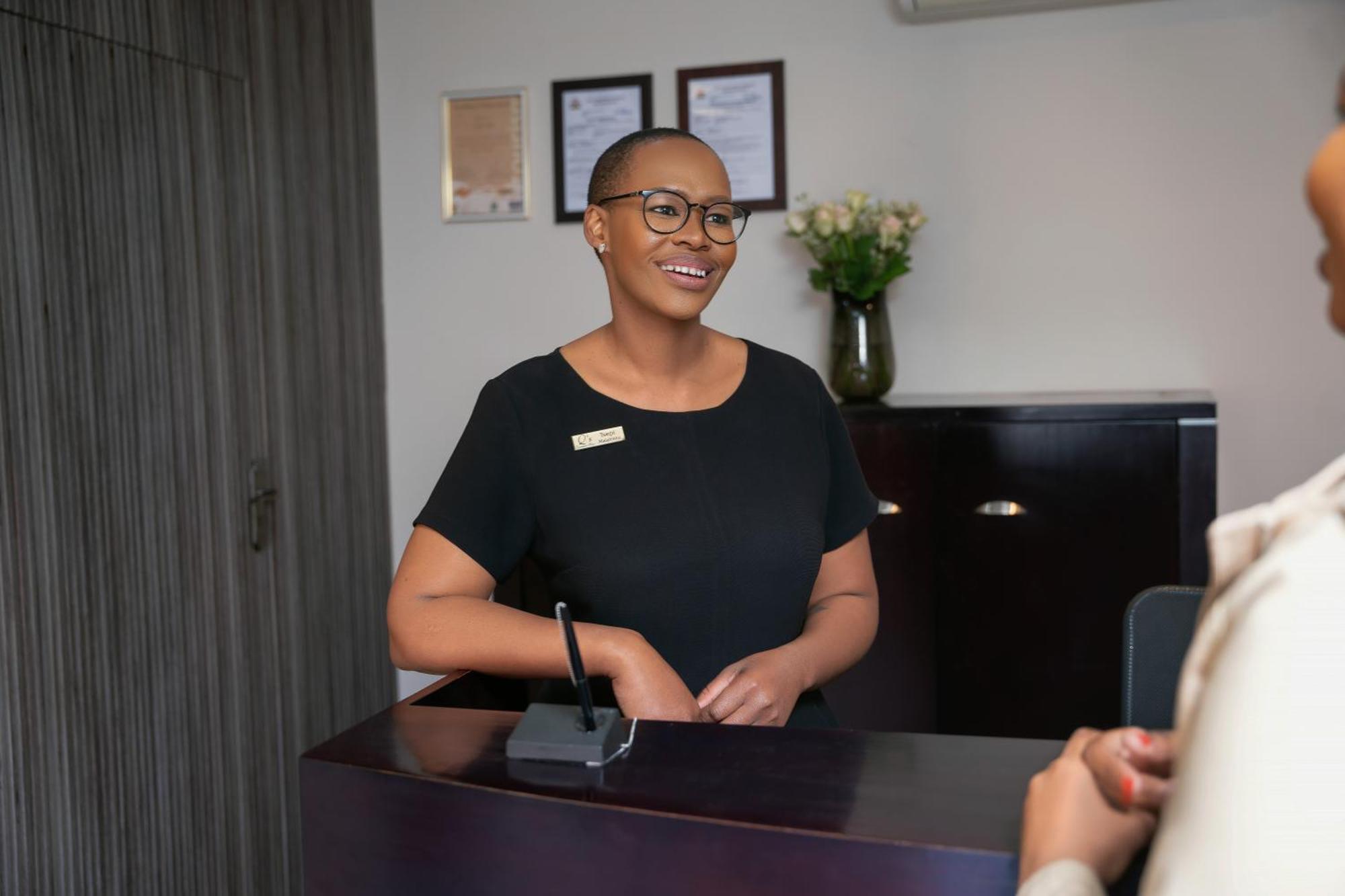 Q'S Boutique Stay Standerton Экстерьер фото