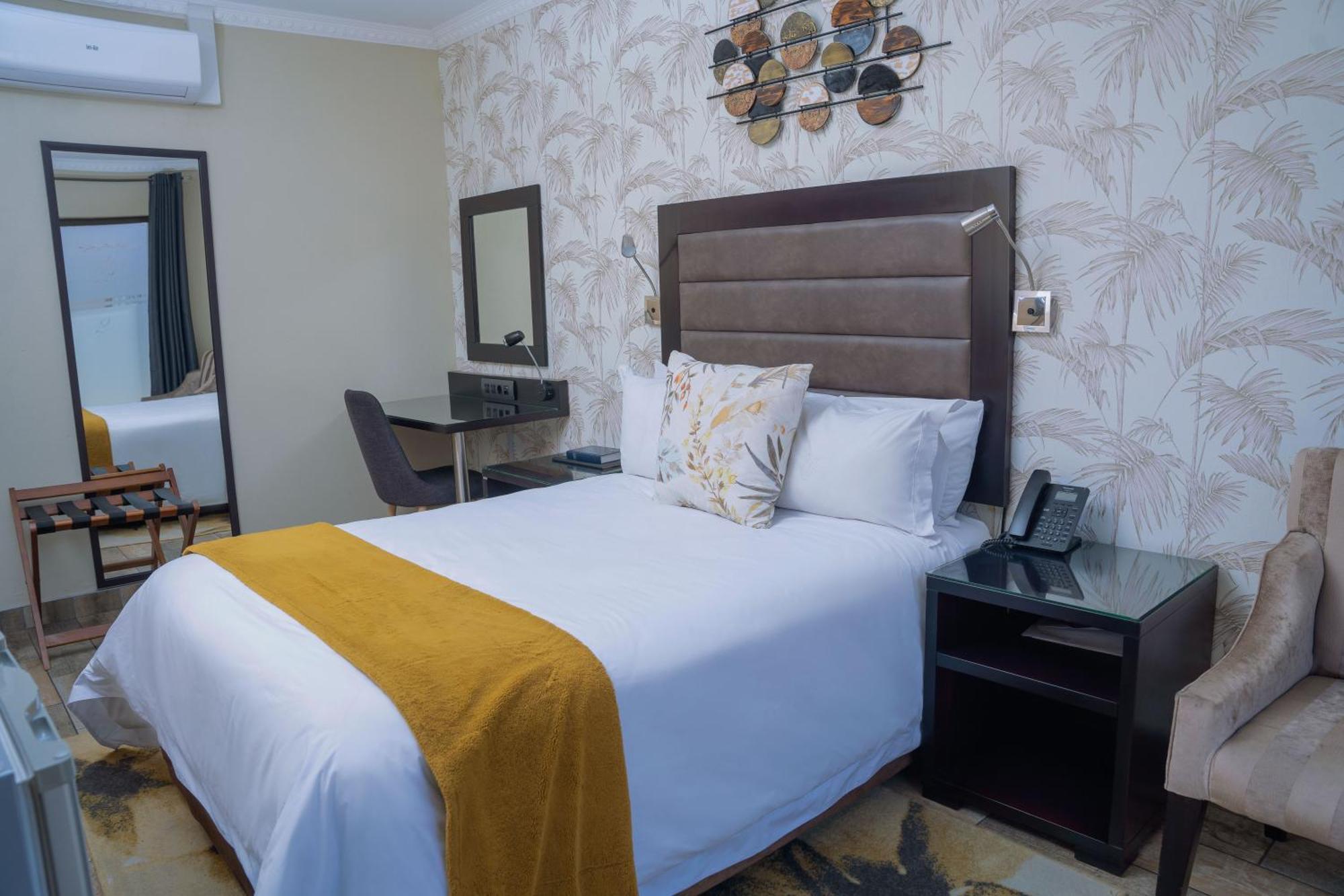 Q'S Boutique Stay Standerton Экстерьер фото