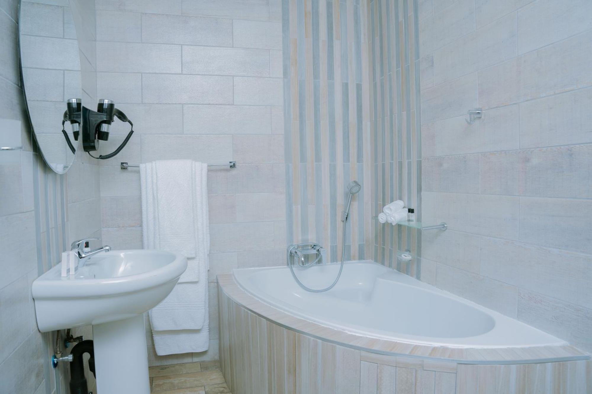 Q'S Boutique Stay Standerton Экстерьер фото