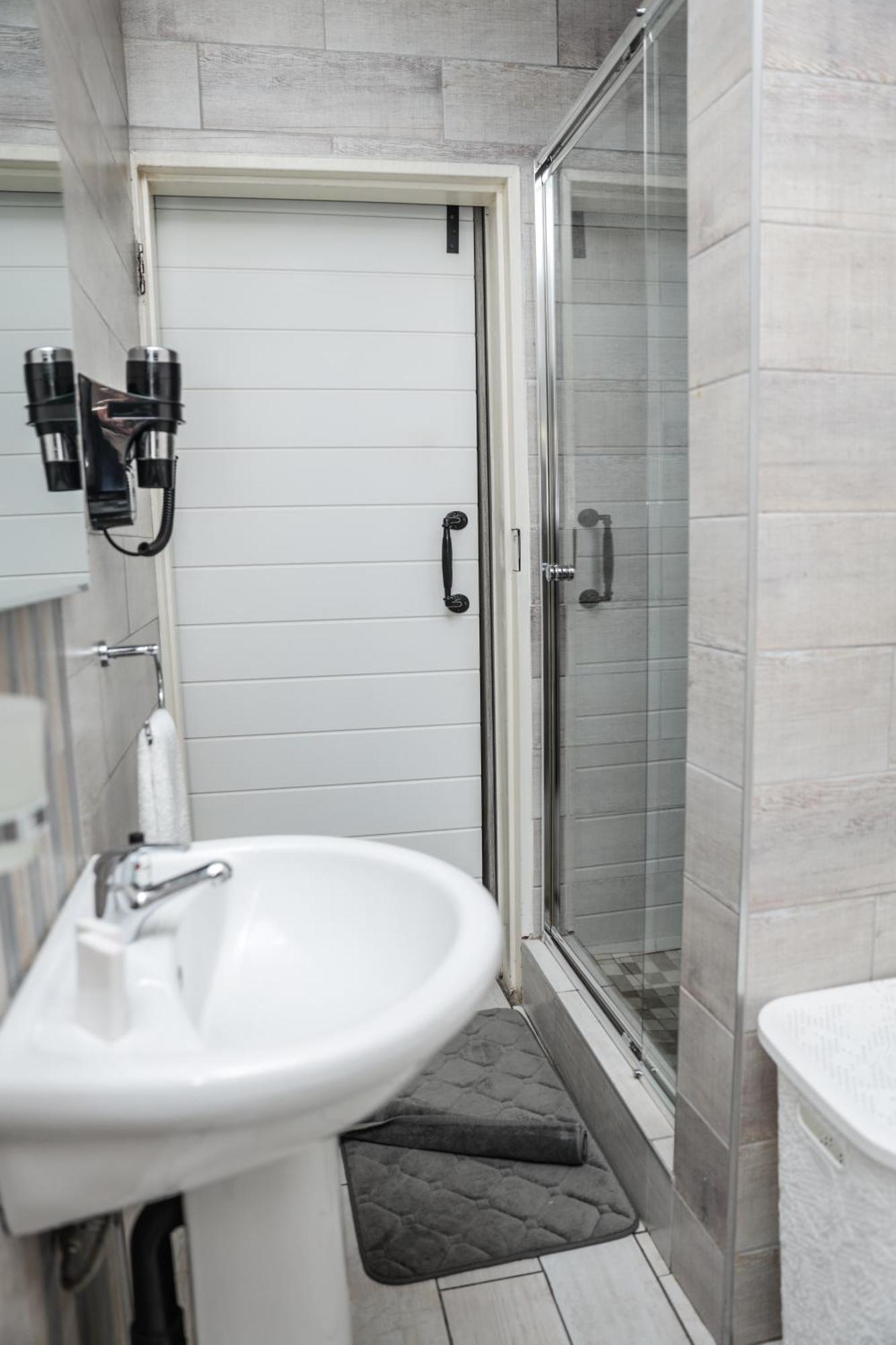 Q'S Boutique Stay Standerton Экстерьер фото