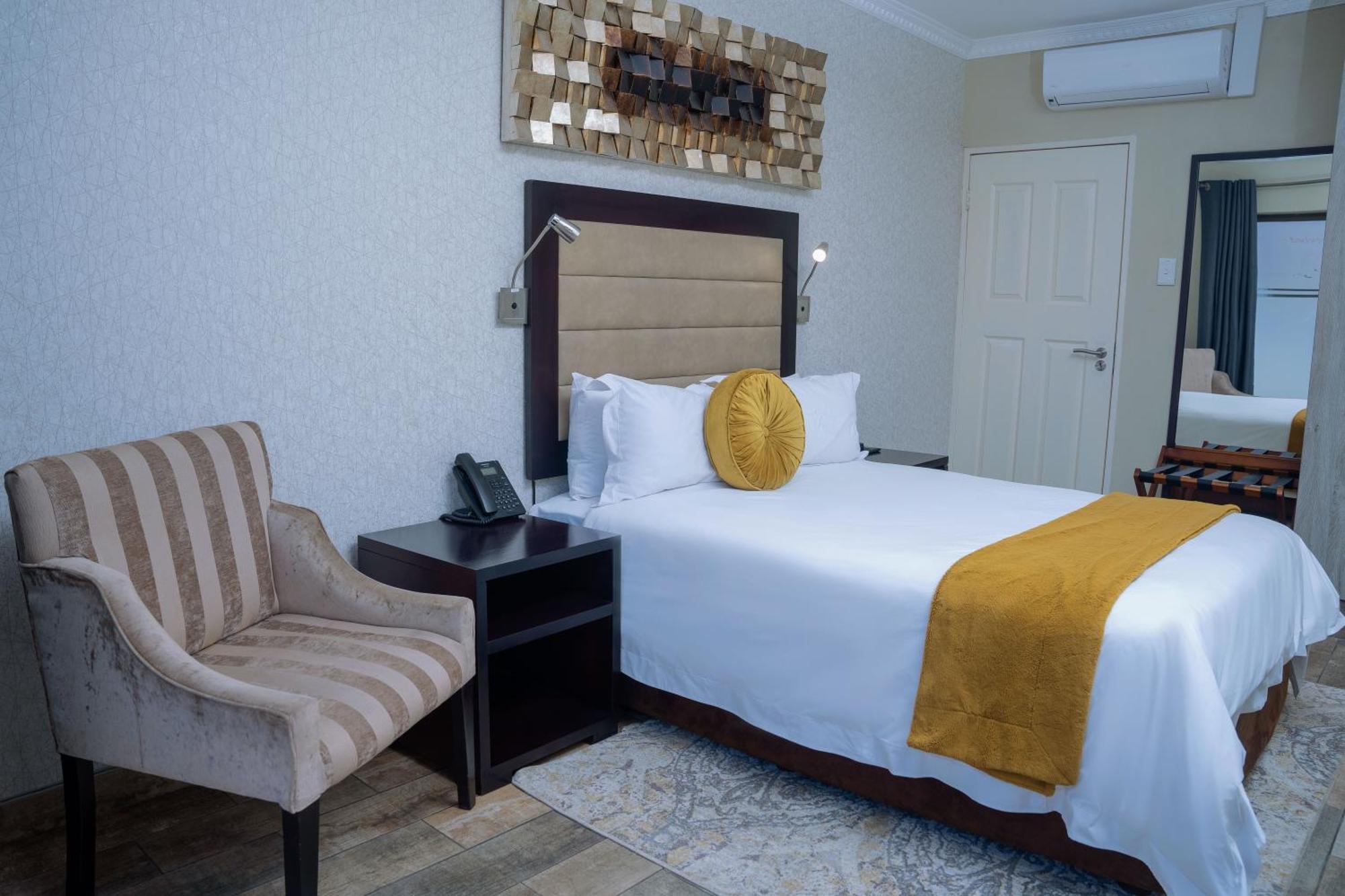 Q'S Boutique Stay Standerton Экстерьер фото