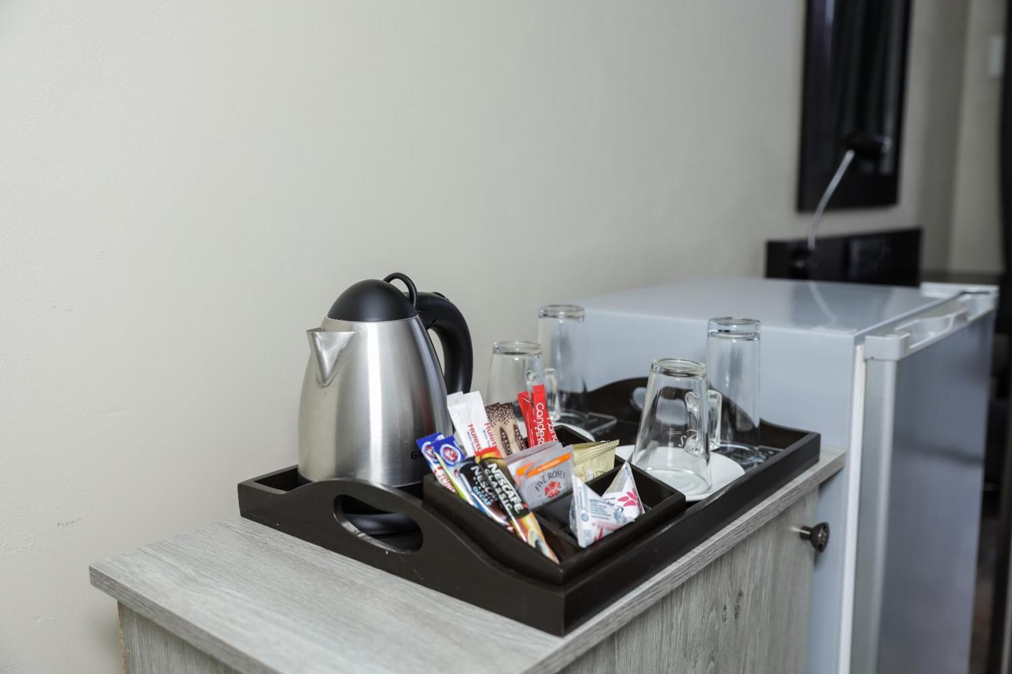 Q'S Boutique Stay Standerton Экстерьер фото